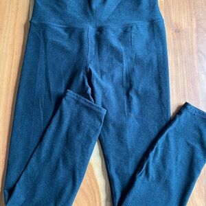 Vuori Heathered Black Leggings